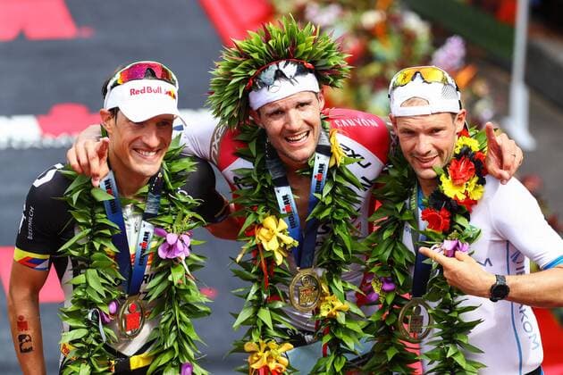Bilder des Tages - SPORT KONA, Hawaii 8 10 16 Jan Frodeno, winner (GER) , 2nd place Sebastian Kienle(GER), 3th place Patrick Lange (GER)pictured during the WC Ironman Triathlon race in Kona, Hawaii. TRIATHLON : WC Ironman triathlon - Hawaii - 08 10 2016 PHOTONEWS PANORAMIC 