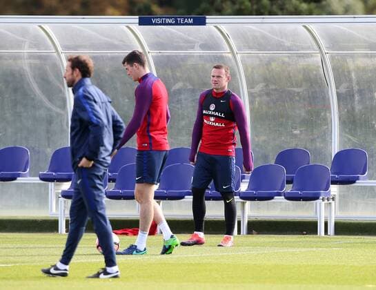 England s Wayne Rooney watches Gareth Southgate during at Tottenham Hotspur Training Centre, London. Picture date October 10th, 2016 Pic David Klein Sportimage EDITORIAL USE ONLY. No use with unauthorised audio, video, data, fixture lists, club league logos or live services. Online in-match use limited to 120 images, no video emulation. No use in betting, games or single club league player publications.