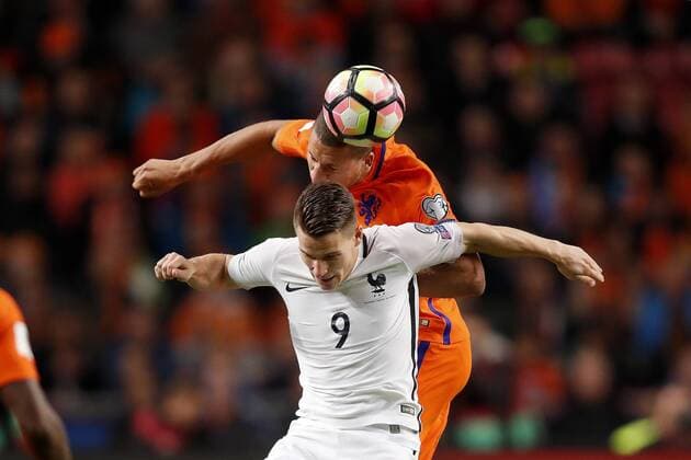 (L-R) Kevin Gameiro of France, Jeffrey Bruma of Hollandduring the FIFA World Cup WM Weltmeisterschaft Fussball 2018 qualifying match between Netherlands and France at the Amsterdam Arena on October 10, 2016 in Amsterdam, The Netherlands Netherlands v France FIFA World Cup group A 2016 2017 xVIxxIVx 6376344