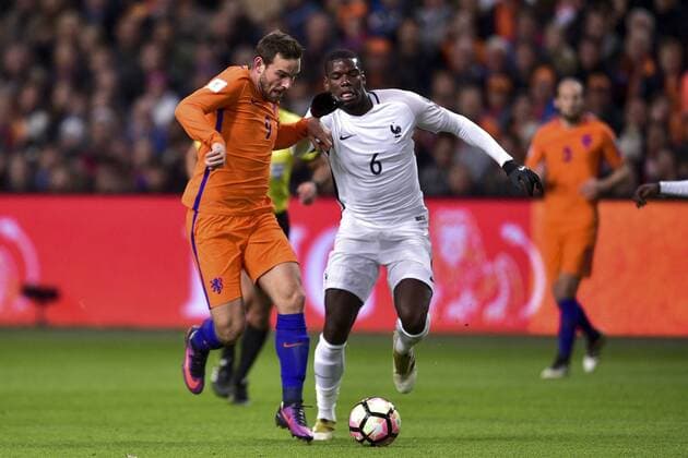 Fußball, WM Quali, Niederlande - Frankreich Paul Pogba (France) vs Vincent Janssen - Fussball, WM Quali, Nationalteam Länderspiel, Niederlande vs. Frankreich - 10 10 2016 JBAutissier Panoramic 
