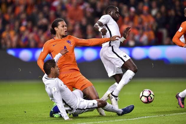 Fußball, WM Quali, Niederlande - Frankreich Raphael Varane Moussa Sissoko (France) vs Virgil van Dijk - Fussball, WM Quali, Nationalteam Länderspiel, Niederlande vs. Frankreich - 10 10 2016 JBAutissier Panoramic 