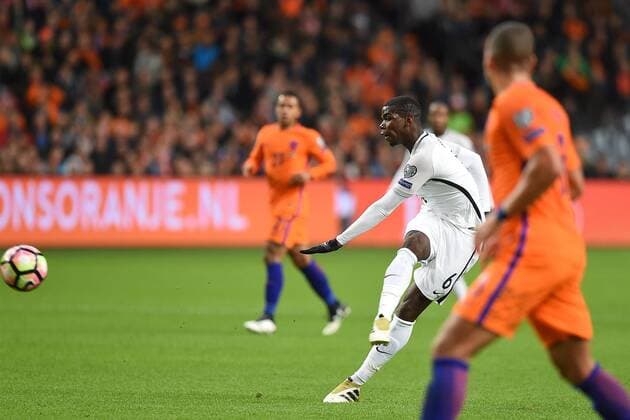 Fußball, WM Quali, Niederlande - Frankreich Fußball Länderspiel Niederlande - Frankreich am 10.10.2016 in der Amsterdam ArenA in Amsterdam Torschuss zum 0:1 durch Paul Pogba ( Frankreich ) xRx