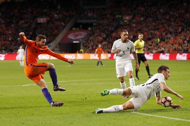 Fußball, WM Quali, Niederlande - Frankreich (L-R) Vincent Janssen of Holland, Layvin Kurzawa of France, Laurent Koscielny of Franceduring the FIFA World Cup WM Weltmeisterschaft Fussball 2018 qualifying match between Netherlands and France at the Amsterdam Arena on October 10, 2016 in Amsterdam, The Netherlands Netherlands v France FIFA World Cup group A 2016 2017 xVIxxIVx 6376445