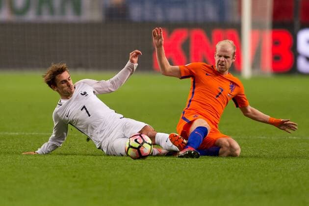 Bilder des Tages - SPORT Amsterdam, Netherlands 10.10.2016, European Qualifiers, WM-Qualifikation Europa, Group A, Matchday 3, Niederlande - Frankreich, Antoine Griezmann (FRA) gegen Davy Klaassen (NLD) ( DeFodi001