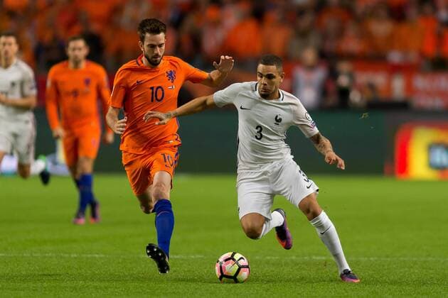 Amsterdam, Netherlands 10.10.2016, European Qualifiers, WM-Qualifikation Europa, Group A, Matchday 3, Niederlande - Frankreich, Davy Proepper (NLD) gegen Layvin Kurzawa (FRA) ( DeFodi001