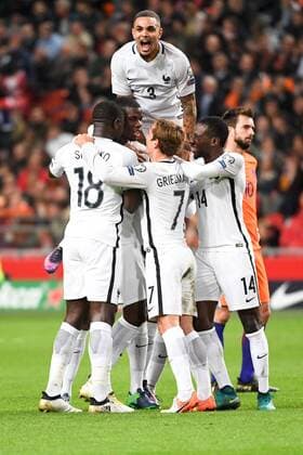 Fußball, WM Quali, Niederlande - Frankreich 06 PAUL POGBA (fra) - 03 LAYVIN KURZAWA (fra) - 14 BLAISE MATUIDI (fra) - - Fussball, WM Quali, Nationalteam Länderspiel, Niederlande vs. Frankreich - 10 10 2016 FEP Panoramic 