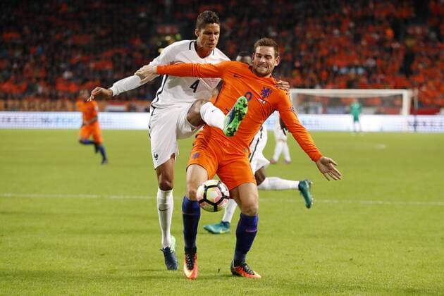 Fußball, WM Quali, Niederlande - Frankreich (L-R) Raphael Varane of France, Vincent Janssen of Hollandduring the FIFA World Cup WM Weltmeisterschaft Fussball 2018 qualifying match between Netherlands and France at the Amsterdam Arena on October 10, 2016 in Amsterdam, The Netherlands Netherlands v France FIFA World Cup group A 2016 2017 xVIxxIVx 6376560