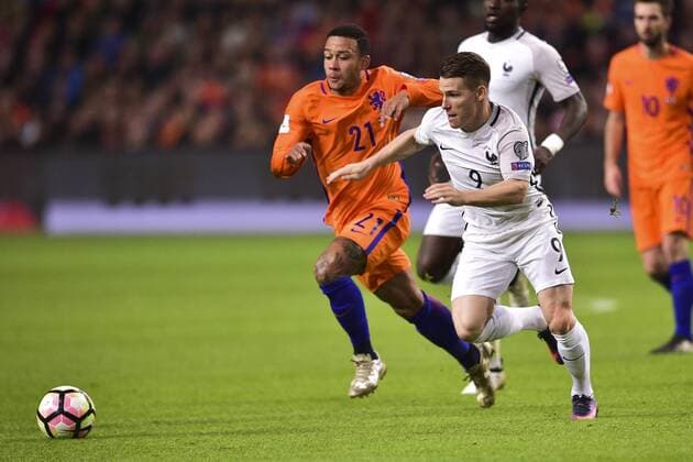 Fußball, WM Quali, Niederlande - Frankreich Kevin Gameiro (France) vs Memphis Depay - Fussball, WM Quali, Nationalteam Länderspiel, Niederlande vs. Frankreich - 10 10 2016 JBAutissier Panoramic 
