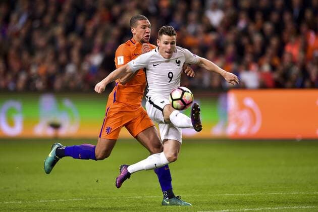 Bilder des Tages - SPORT Fußball, WM Quali, Niederlande - Frankreich Kevin Gameiro (France) vs Jeffrey Bruma - Fussball, WM Quali, Nationalteam Länderspiel, Niederlande vs. Frankreich - 10 10 2016 JBAutissier Panoramic 