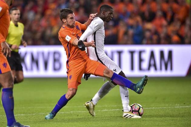 Fußball, WM Quali, Niederlande - Frankreich Fußball, WM Quali, Niederlande - Frankreich Paul Pogba (France) vs Kevin Strootman - Fussball, WM Quali, Nationalteam Länderspiel, Niederlande vs. Frankreich - 10 10 2016 JBAutissier Panoramic 