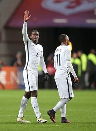 Fußball, WM Quali, Niederlande - Frankreich 10.10.2016, Fussball WM-Qualifikation Europa, 3. Spieltag Gruppe A, Niederlande - Frankreich, in der Amsterdam-Arena Amsterdam (Niederlande). Schlussjubel v.l. Paul Pogba (Frankreich) und Anthony Martial (Frankreich) 