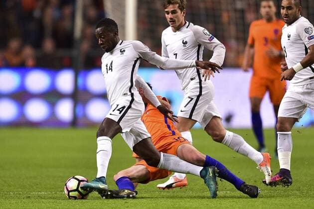 Fußball, WM Quali, Niederlande - Frankreich Blaise Matuidi (France) vs Davy Propper - Fussball, WM Quali, Nationalteam Länderspiel, Niederlande vs. Frankreich - 10 10 2016 JBAutissier Panoramic 