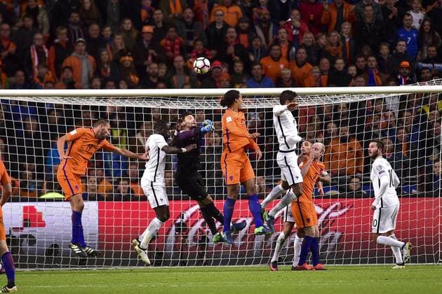 Fußball, WM Quali, Niederlande - Frankreich Hugo Lloris (France) - Fussball, WM Quali, Nationalteam Länderspiel, Niederlande vs. Frankreich - 10 10 2016 JBAutissier Panoramic 