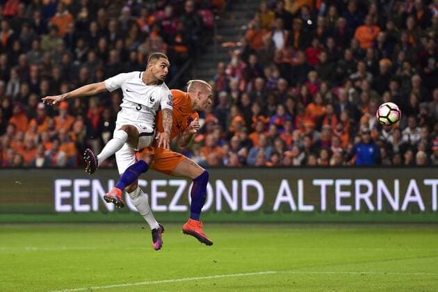 Fußball, WM Quali, Niederlande - Frankreich Layvin Kurzawa (France) vs Rick Karsdorp - Fussball, WM Quali, Nationalteam Länderspiel, Niederlande vs. Frankreich - 10 10 2016 JBAutissier Panoramic 
