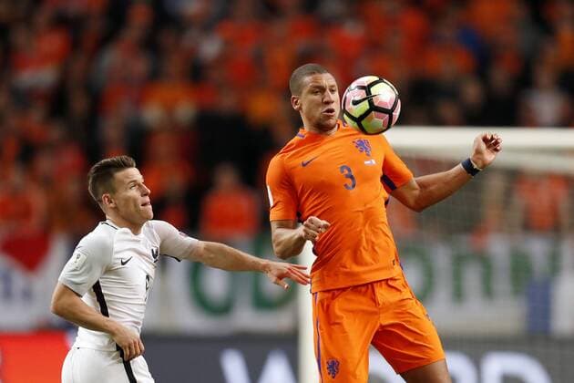 Fußball, WM Quali, Niederlande - Frankreich (L-R) Kevin Gameiro of France Jeffrey Bruma of Hollandduring the FIFA World Cup WM Weltmeisterschaft Fussball 2018 qualifying match between Netherlands and France at the Amsterdam Arena on October 10, 2016 in Amsterdam, The Netherlands Netherlands v France FIFA World Cup group A 2016 2017 xVIxxIVx 6376797