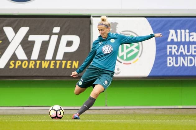 Anja Mittag (Wolfsburg, 41) Freisteller, Einzelbild, Ganzkörper, Fussball, UEFA Women s Champions League, Abschlusstraining VfL Wolfsburg, xtgx