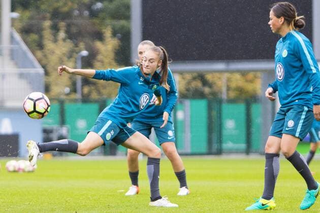 Tessa Wullaert (Wolfsburg, 10) versucht den ball zu erreichen, Fussball, UEFA Women s Champions League, Abschlusstraining VfL Wolfsburg, xtgx