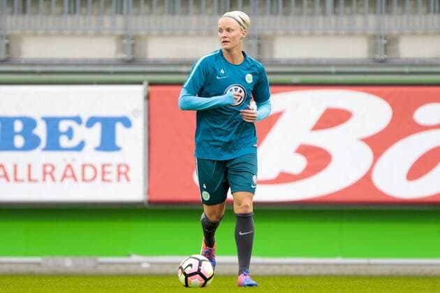 Nilla Fischer (Wolfsburg, 4) Freisteller, Einzelbild, Ganzkörper, Fussball, UEFA Women s Champions League, Abschlusstraining VfL Wolfsburg, xtgx