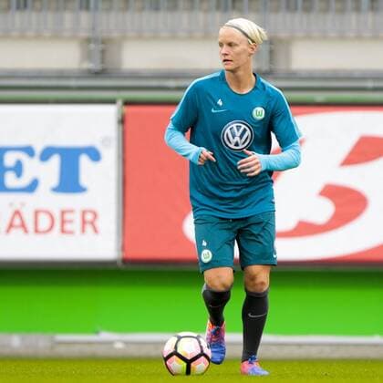 Nilla Fischer (Wolfsburg, 4) Freisteller, Einzelbild, Ganzkörper, Fussball, UEFA Women s Champions League, Abschlusstraining VfL Wolfsburg, xtgx