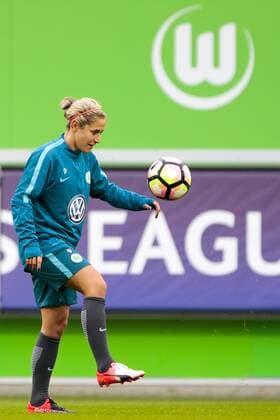 Anna Blässe (Wolfsburg, 9) Freisteller, Einzelbild, Ganzkörper, Fussball, UEFA Women s Champions League, Abschlusstraining VfL Wolfsburg, xtgx