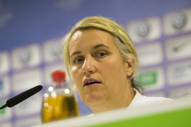 Emma Hayes (Chelsea, Trainerin, coach) Porträt, Portrait Pressekonferenz, Presserunde, PK, press conference PK Pressekonferenz Fussball, UEFA Women s Champions League, Abschlusstraining VfL Wolfsburg, xtgx