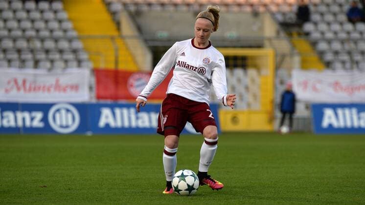 Fußball, Damen, CL, Bayern München - Hibernian Edinburgh Anna Gerhardt (FC Bayern München, FCB, 27) Freisteller, Einzelbild, Aktion, Action , Fussball, UEFA Women s Champions League, FC Bayern München - Hibernian Ladies FC Edinburgh, xslx