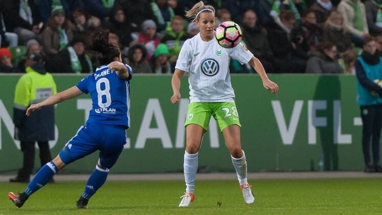 Lena Goeßling (Gößling, Goessling, Gössling, VfL Wolfsburg, 28) am Ball, Fussball, UEFA Women s Champions League, VfL Wolfsburg - Chelsea Ladies FC, xobx