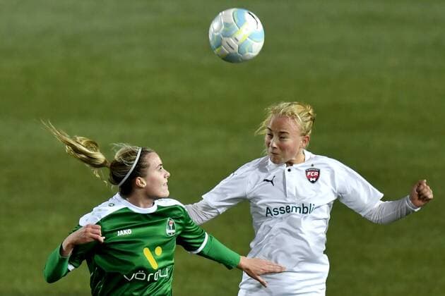 Fußball, Damen, CL, FC Rosengarden - Breidablik Kopavogur 161012 Breidabliks Berglind Thorvaldsdottir und Rosengards Ebba Wieder Damen Champions League FC Rosengard vs UBK Breidablik 12 oktober 2016 in Malmö.  Copyright: PETTERxARVIDSON BB161012PA012
