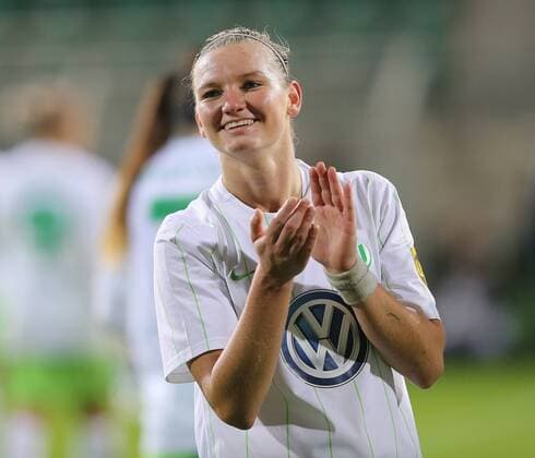 Alexandra Popp (VfL Wolfsburg) freut sich