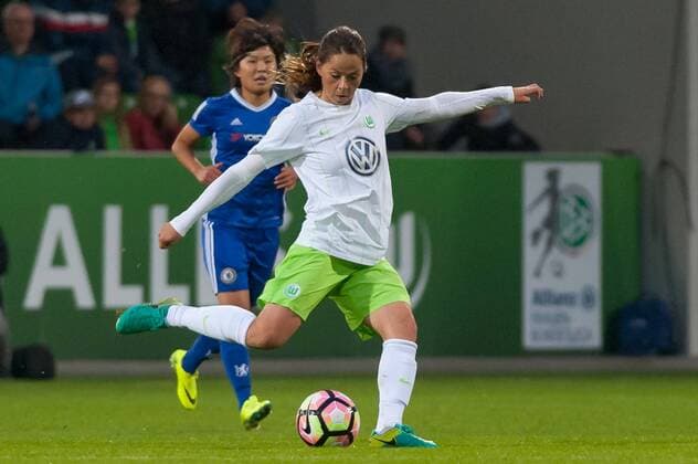 Sara Björk Gunnarsdottir (Bjoerk, VfL Wolfsburg, 7) am Ball, Fussball, UEFA Women s Champions League, VfL Wolfsburg - Chelsea Ladies FC, xobx
