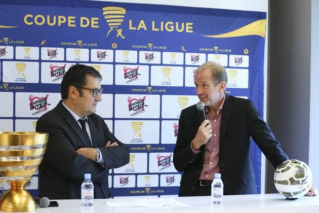Fußball, Frankreich: Coupe de la Ligue Pressekonferenz Didier Quillot ( Directeur General Executif de la LFP) et Olivier Berthe ( President des Restos du CÅ ur ) FOOTBALL : Renouvellement partenariat de la Coupe de la ligue avec les Restos du Coeur - 13 10 2016 GwendolineLeGoff Panoramic 