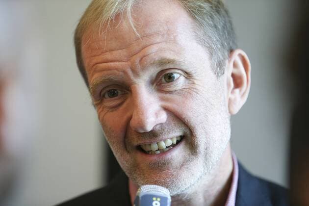 Fußball, Frankreich: Coupe de la Ligue Pressekonferenz Olivier Berthe ( President des Restos du CÅ ur ) FOOTBALL : Renouvellement partenariat de la Coupe de la ligue avec les Restos du Coeur - 13 10 2016 GwendolineLeGoff Panoramic 