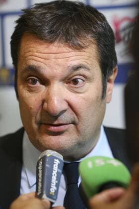 Fußball, Frankreich: Coupe de la Ligue Pressekonferenz Didier Quillot ( Directeur General Executif de la LFP) FOOTBALL : Renouvellement partenariat de la Coupe de la ligue avec les Restos du Coeur - 13 10 2016 GwendolineLeGoff Panoramic 
