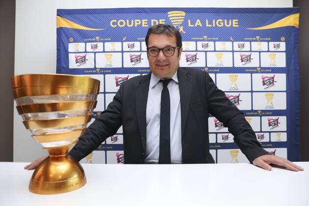Bilder des Tages - SPORT Fußball, Frankreich: Coupe de la Ligue Pressekonferenz Didier Quillot ( Directeur General Executif de la LFP) FOOTBALL : Renouvellement partenariat de la Coupe de la ligue avec les Restos du Coeur - 13 10 2016 GwendolineLeGoff Panoramic 