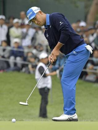 Golf: Matsuyama in tie for 15th after Japan Open 1st round Hideki Matsuyama putts on the 18th green during the first round of the Japan Open at Sayama Golf Club in Iruma, Saitama Prefecture, on Oct. 13, 2016. Matsuyama shot a 1-over 71 to tie for 15th place. 