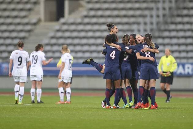 joie equipe (PSG) deception (Lillestrome) FOOTBALL : Paris St.Germain vs LSK Lilleström - Ligue des Champions Feminine - 13 10 2016 GwendolineLeGoff Panoramic 