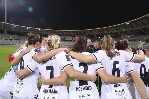 equipe (Lillestrome) FOOTBALL : Paris St.Germain vs LSK Lilleström - Ligue des Champions Feminine - 13 10 2016 GwendolineLeGoff Panoramic 
