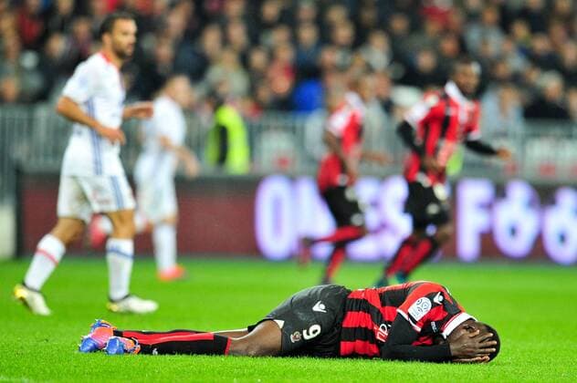 Bilder des Tages - SPORT Fußball, OGC Nizza - Olympique Lyon 09 Mario BALOTELLI (nice) - DECEPTION - BLESSURE FOOTBALL : Nice vs Lyon - Ligue 1 - 14 10 2016 FEP 
