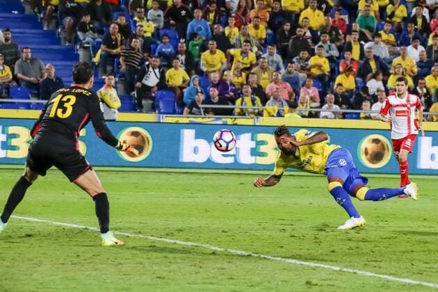 Themen der Woche - SPORT Bilder des Tages - SPORT Fußball, UD Las Palmas - Espanyol Barcelona PRINCE BOATENG, DIEGO LOPEZ - Fussball, Spanien, Primera Division, UD Las Palmas vs. RCD Espanyol Barcelona  xPHOTOxBYxSERGIOxBOLANOS xFOTOx