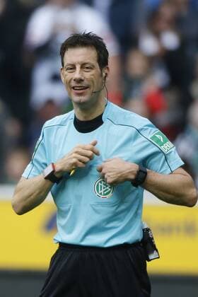 Mönchengladbach, Deutschland, 1. Fu§ball- BL, Spieltag 7, Borussia Mönchengladbach - Hamburger SV 0-0 am 15. 10. 2016 im Borussia Park in Mönchengladbach Schiedsrichter Wolfgang STARK