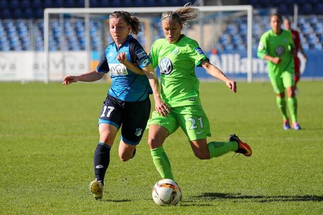 v.li.: Emily Evels (TSG, 17), Lara Dickenmann (Wolfsburg, 21), Zweikampf, Duell, duel, tackle, tackling, Dynamik, Action, Aktion, Fussball, Allianz Frauen-Bundesliga, TSG 1899 Hoffenheim - VfL Wolfsburg, xozx