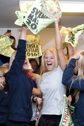 Fußball, Damen SWE, Linköping FC gewinnt die schwedische Meisterschaft 161016 Linköping jublar efter att SM-Guldet är klart efter fotbollsmatchen i Damallsvenskan mellan Vittsjö och Linköping den 16 oktober 2016 i Vittsjö.  Copyright: AVDOxBILKANOVIC BB161016BB542