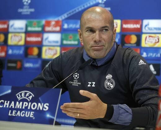 Fußball, CL, Real Madrid Pressekonferenz Real Madrid s French head coach Zinedine Zidane gives a press conference PK Pressekonferenz at Valdebebas complex in Madrid, central Spain, 17 October 2016. Real Madrid will face Legia Warsaw at Santiago Bernabeu stadium in Madrid in a Champions League match on 18 October. Real Madrid press conference !ACHTUNG: NUR REDAKTIONELLE NUTZUNG!  20161017-636123102258341883