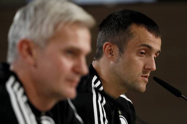 Legia Warsaw s head coach, Jacek Magiera (L) and midfielder Miroslav Radovic (R) during a press conference PK Pressekonferenz held at Santiago Bernabeu stadium in Madrid, Spain on 17 October 2016. Real Madrid will face Legia Warsaw at Santiago Bernabeu stadium in Madrid in a Champions League match on 18 October. Legia Warsaw s press conference !ACHTUNG: NUR REDAKTIONELLE NUTZUNG!  REA01 20161017-636123276813995891