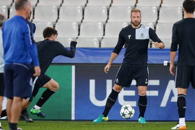 Porto s forward Laurent Depoitre pictured during a training session of Portugese first division soccer team FC Porto in Brugge, Monday 17 October 2016. Club Brugge and FC Porto are preparing for the third game in the UEFA Champions League competition tomorrow. BRUNOxFAHY  x04959303x