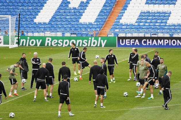 Fußball, CL, Legia Warschau Training Legia Warsaw s players during the training held at Santiago Bernabeu stadium in Madrid, Spain on 17 October 2016. Real Madrid will face Legia Warsaw at Santiago Bernabeu stadium in Madrid in a Champions League match on 18 October. Legia Warsaw s training !ACHTUNG: NUR REDAKTIONELLE NUTZUNG!  20161017-636123319679253762