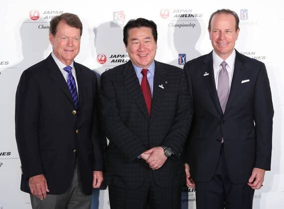 October 18, 2016, Tokyo, Japan - (L-R) US golf legend Tom Watson, Japan Airlines president Yoshiharu Ueki and PGA Golf Herren TOUR Champions president Greg McLaughlin pose for photo as they announced a PGA TOUR tournament will be held in Japan next year at a press conference PK Pressekonferenz in Tokyo on Tuesday, October 18, 2016. The Japan Airlines championship, the first ever PGA TOUR sanctioned event to be played in JApan will be held at the Narita Golf Club, suburban Tokyo in September 2017. Noxthirdxpartyxsales  (lwxa005477)