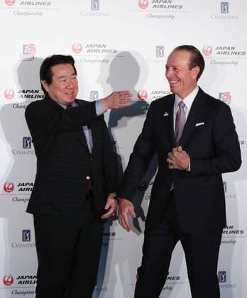 October 18, 2016, Tokyo, Japan - Japan Airlines president Yoshiharu Ueki (L) smiles with PGA Golf Herren TOUR Champions president Greg McLaughlin as they announced a PGA TOUR tournament will be held in Japan next year at a press conference PK Pressekonferenz in Tokyo on Tuesday, October 18, 2016. The Japan Airlines championship, the first ever PGA TOUR sanctioned event to be played in JApan will be held at the Narita Golf Club, suburban Tokyo in September 2017. Noxthirdxpartyxsales  (lwxa005479)