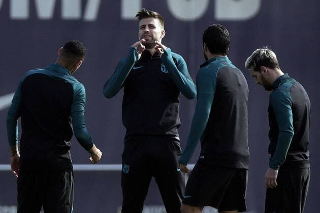 FC Barcelona Barca s players Gerard Pique (2nd-L), Leo Messi (R), Neymar Jr (L) and Luis Suarez (2nd-R) participate in their team s training session at Joan Gamper city in Sant Joan Despi, Barcelona, Catalonia, north-eastern Spain, 18 October 2016. FC Barcelona will face Manchester City on 19 October in a Champions League match. FC BARCELONA TRAINING SESSION !ACHTUNG: NUR REDAKTIONELLE NUTZUNG!  20161018-636123920417982235