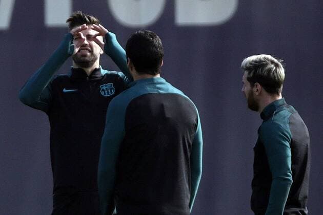 FC Barcelona Barca s players Gerard Pique (L), Leo Messi (R) and Luis Suarez participate in their team s training session at Joan Gamper city in Sant Joan Despi, Barcelona, Catalonia, north-eastern Spain, 18 October 2016. FC Barcelona will face Manchester City on 19 October in a Champions League match. FC BARCELONA TRAINING SESSION !ACHTUNG: NUR REDAKTIONELLE NUTZUNG!  20161018-636123921663002273